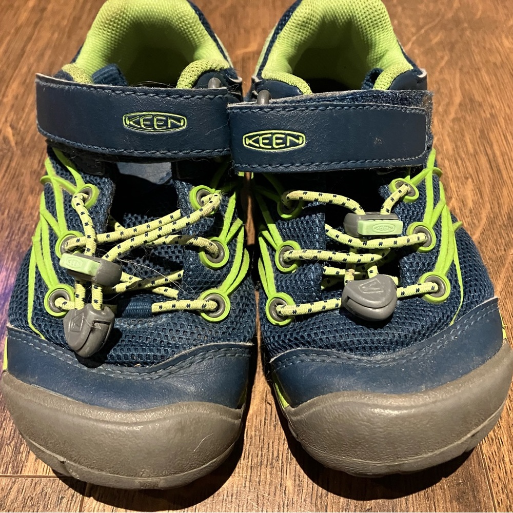 Little kids size 11 Keen sandals
